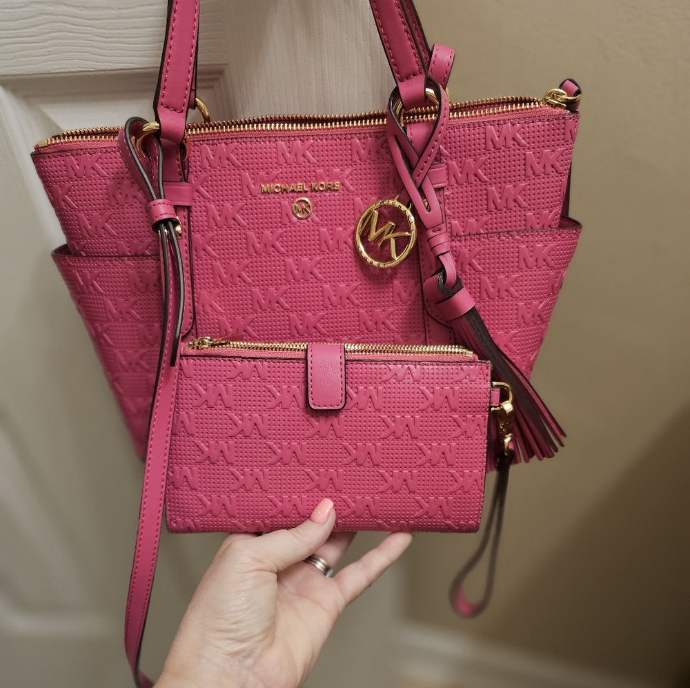 Michael kors tote and wristlet